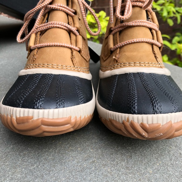 SOREL Out N About Plus Duck Boot - Picture 5 of 15